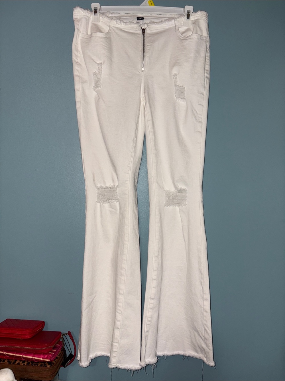 ❤️‍🔥Large NWOT White Flared Women’s Jeans HTH16-17”